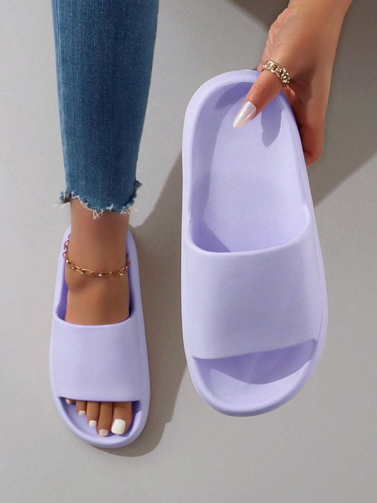 دمپایی چیست و چگونه راحتی را به قدم‌های ما می‌آورد؟