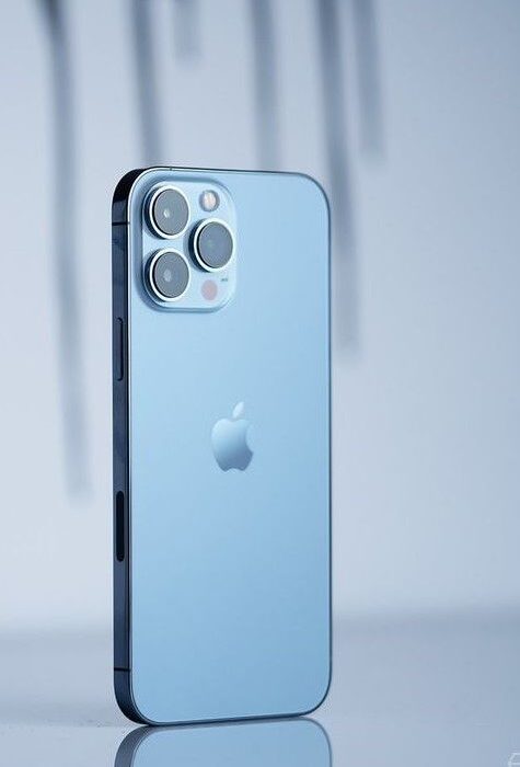 راهنمای جامع خرید و بررسی آیفون ۱۳: آیا هنوز یک انتخاب هوشمندانه است؟ 📱