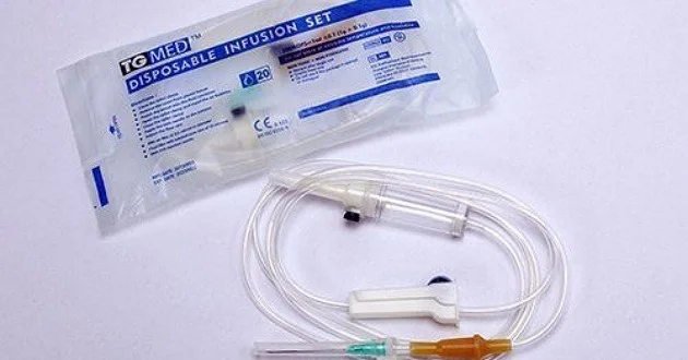 💧 راهنمای جامع: تفاوت و کاربرد سرم‌ست و میکروست در پزشکی