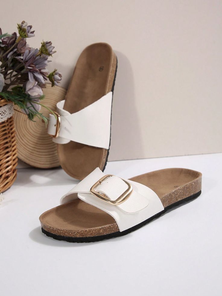 دمپایی چیست و چگونه راحتی را به قدم‌های ما می‌آورد؟