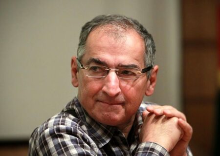 زیباکلام: امیدوارم بیمرم و نبینم که زیباکلام کنار ترامپ و نتانیاهو قرار گرفته!