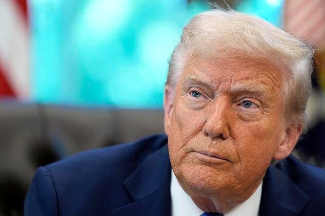 ترامپ از کشته شدن 3 نفر در حمله به یک قایق حامل مواد مخدر از مبدا ونزوئلا خبر داد