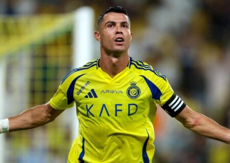 تمسخر بازیکن حریف توسط کریستیانو رونالدو در زمین/ ویدئو