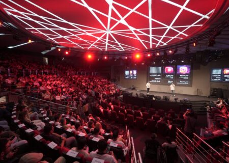 گردهمایی بزرگ عاشقان فناوری؛ دومین رویداد «زومیت» با حضور ۱۱۰۰ نفر برگزار شد