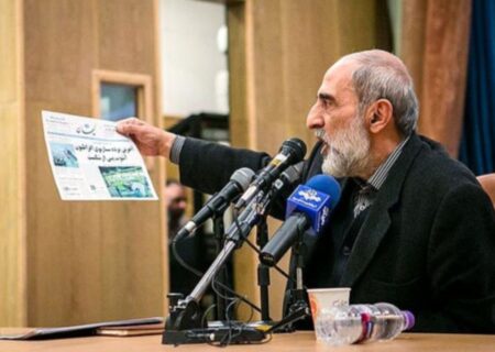 باید با «شریعتمداری» برخورد شود؛ سخنان او شبیه اقدامات شعبان بی‌مخ است/ او دچار نوعی بیماری است، چون تعادل ندارد