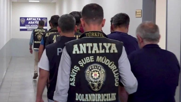 دستگیری کلاهبرداران ۷۳۰ میلیون لیری در آنتالیا