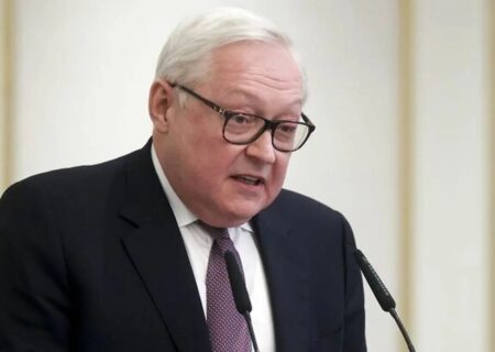 ریابکوف: اعمال مجدد تحریم‌ها علیه ایران غیرقانونی است