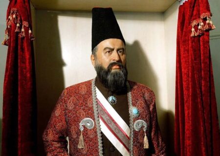 امیرکبیر با خون خود روی دیوار حمام فین چه نوشت؟