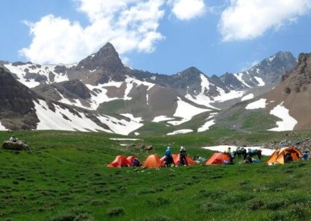 علم‌کوه سفیدپوش شد