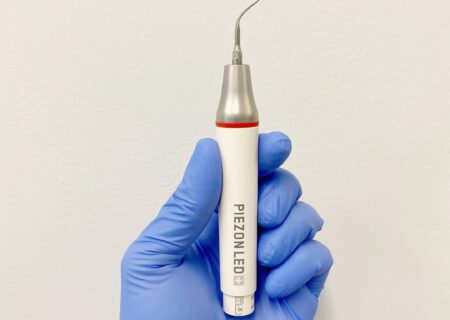 🦷 راهنمای جامع دستگاه جرم‌گیر دندان: از انواع و عملکرد تا نکات ایمنی و نگهداری