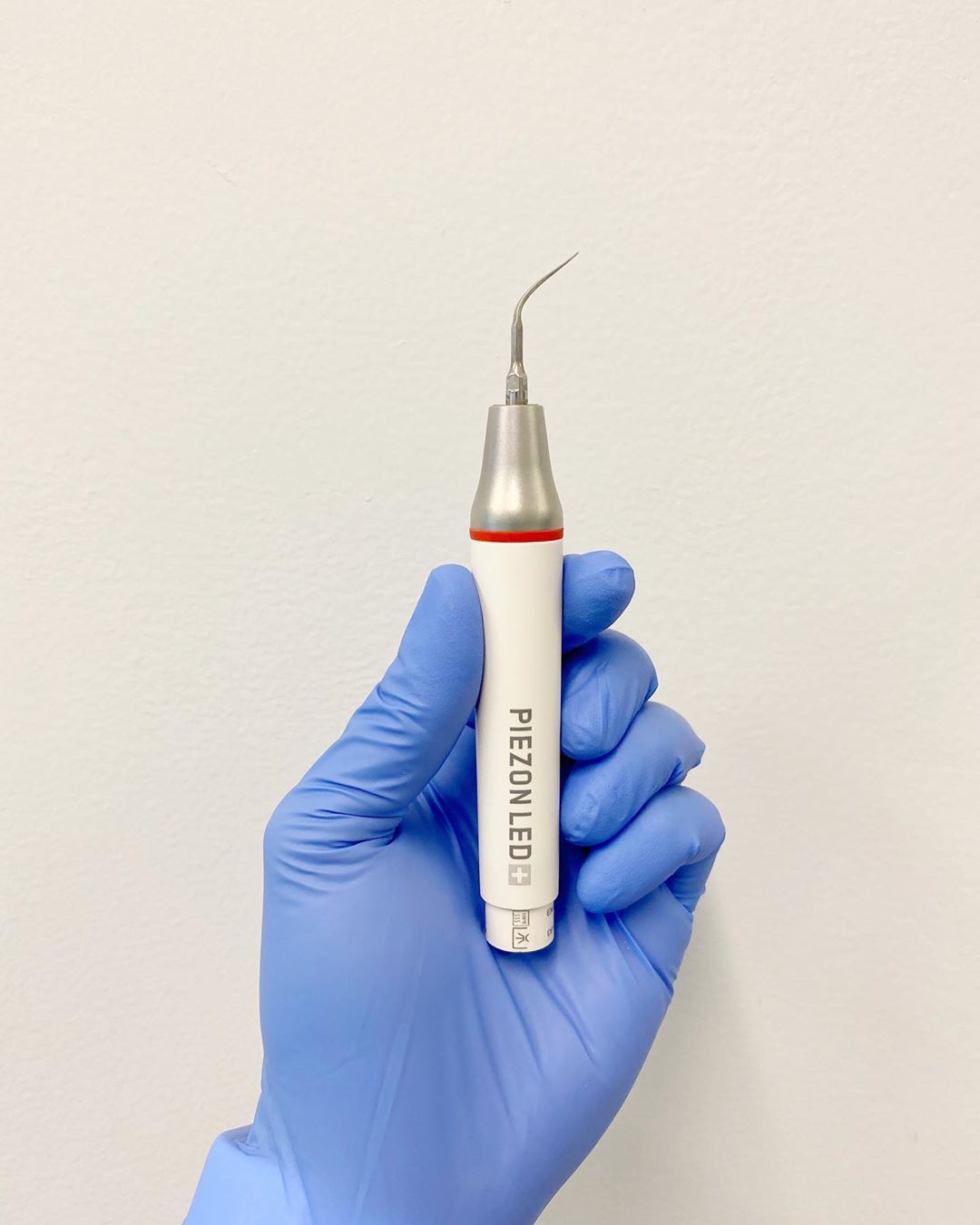 🦷 راهنمای جامع دستگاه جرمگیر دندان: از انواع و عملکرد تا نکات ایمنی و نگهداری