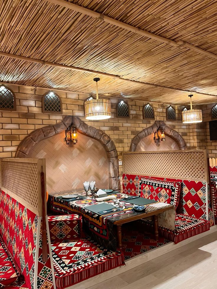 راهنمای جامع رستوران‌های سنتی: سفری به دنیای طعم‌ها و فرهنگ