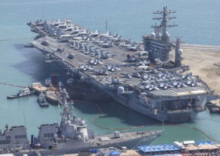 ناو هواپیمابر آمریکایی در عمان پهلو گرفت