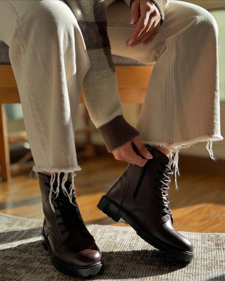 راهنمای جامع خرید و استایل نیم‌بوت: انتخابی شیک و کاربردی برای هر فصلی 👢