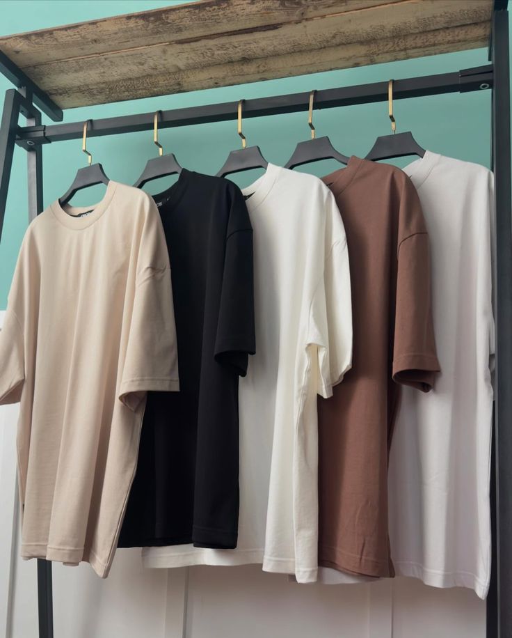 راهنمای جامع تیشرت مردانه: از انواع مدلها تا نحوه استایلبندی برای هر فرم بدن