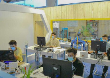 🎮 خدمات سرگرمی و آموزش نوآورانه برای نوجوانان؛ راهنمای جامع برای رشد خلاقیت