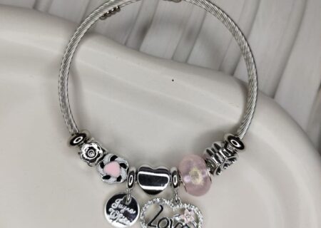 👑 راهنمای جامع انتخاب و خرید دستبند: از تاریخچه تا استایل امروز 👑