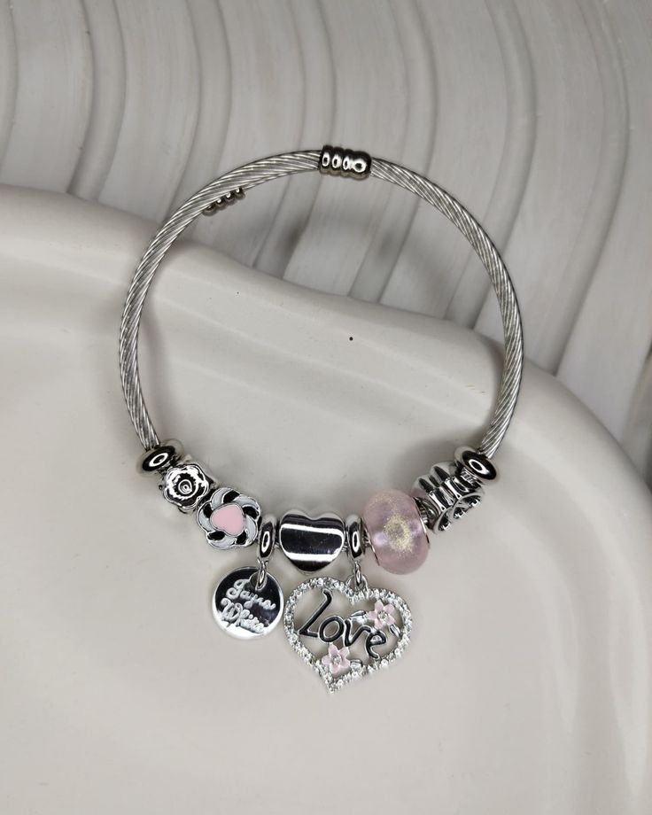 👑 راهنمای جامع انتخاب و خرید دستبند: از تاریخچه تا استایل امروز 👑