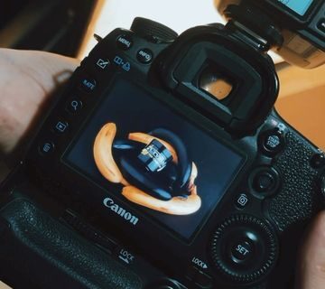 فیلمبرداری تبلیغاتی: راهنمای جامع برای خلق یک شاهکار بصری 🎬