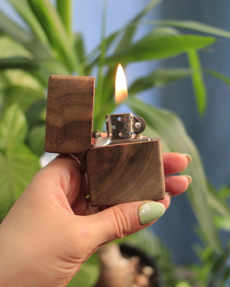 راهنمای جامع خرید و نگهداری فندک: از کلاسیک تا مدرن 🔥