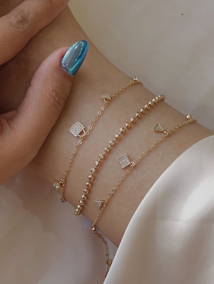 👑 راهنمای جامع انتخاب و خرید دستبند: از تاریخچه تا استایل امروز 👑