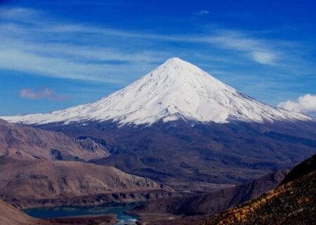 وضعیت نامساعد بام ایران؛ هجوم بی‌سابقه گردشگران به قله دماوند