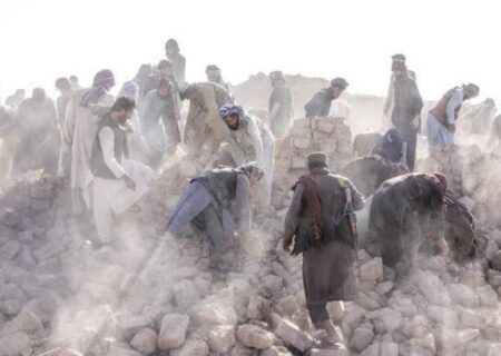 سرمای طاقت‌فرسا در کمین زنان و کودکان آسیب‌دیده زلزله افغانستان