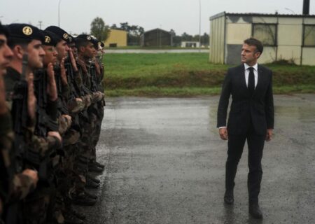 مکرون: امنیت نسل آینده در گروی قدرت نظامی است