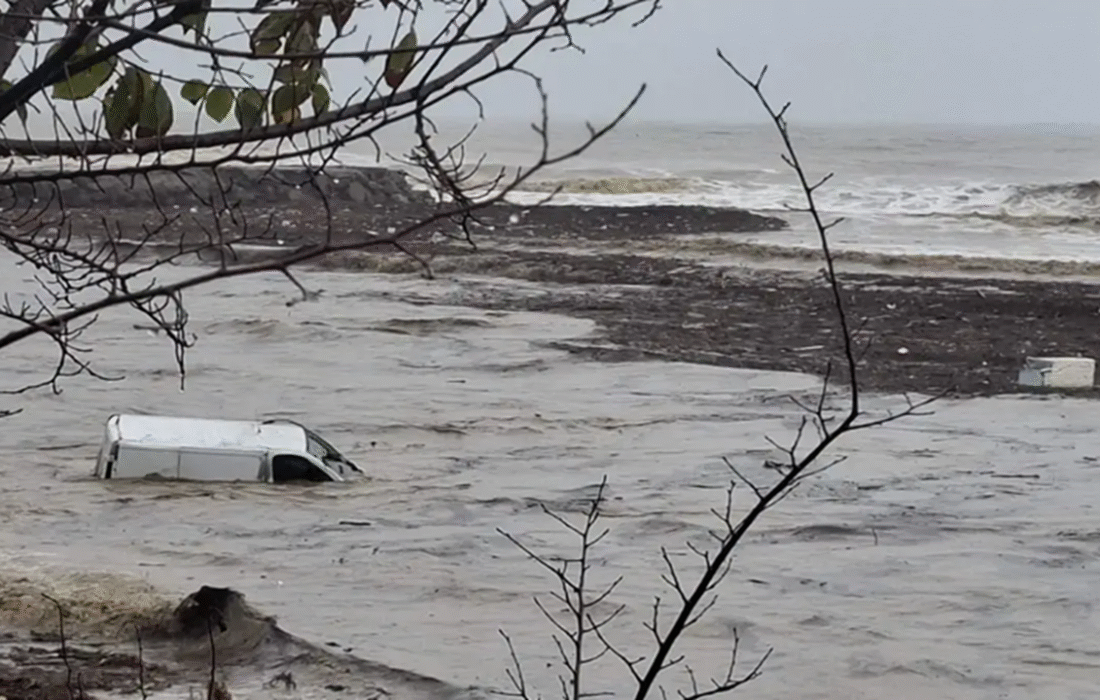 فوت 3 نفر در پی جاری شدن سیل ویرانگر در بلغارستان