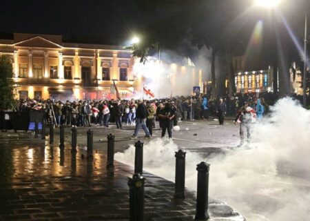 ۳۲ افسر پلیس در آشوب‌های تفلیس مجروح شدند/ دستگیری ۵ لیدر تجمع