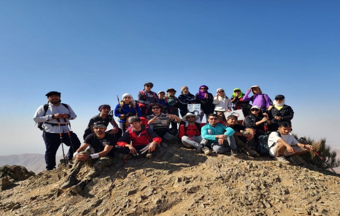 کوهنوردان مهاجر افغانستانی سه قله البرز را با پیام آزادی و امید فتح کردند