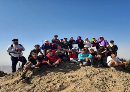 کوهنوردان مهاجر افغانستانی سه قله البرز را با پیام آزادی و امید فتح کردند