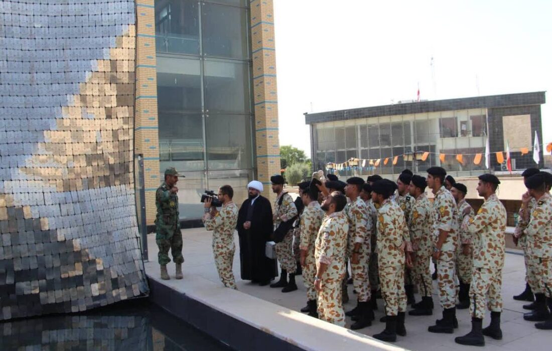 بازدید پرسنل تیپ 55 هوابرد ارتش از موزه دفاع مقدس