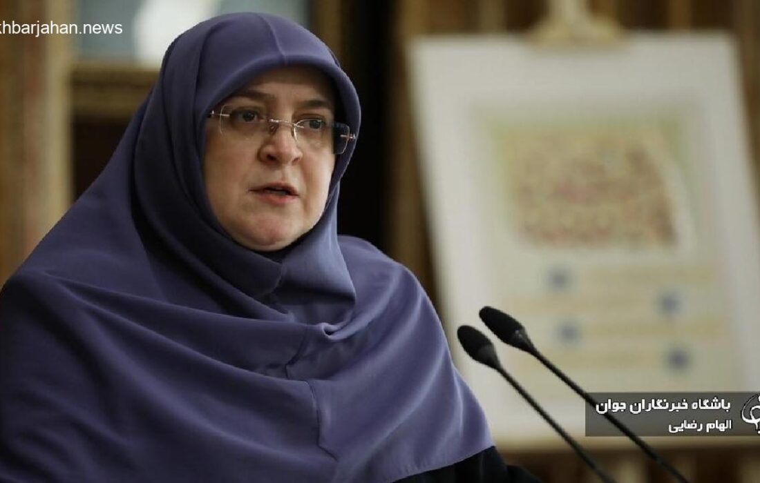 مهاجرانی: دولت برای دور نگه داشتن آتش جنگ از ایران تلاش میکند