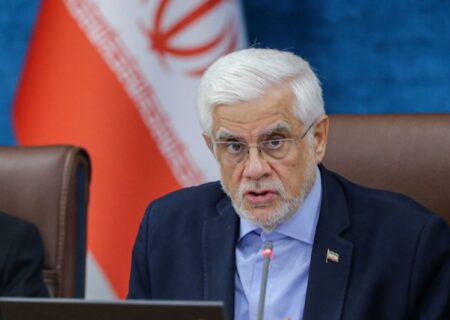 عارف: دولت باید صادرات به کشور‌های همسایه و منطقه را در اولویت قرار دهد