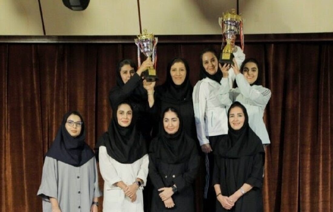 البرز جام قهرمانی مسابقات نجات غریق بانوان کشور را بالای سر برد