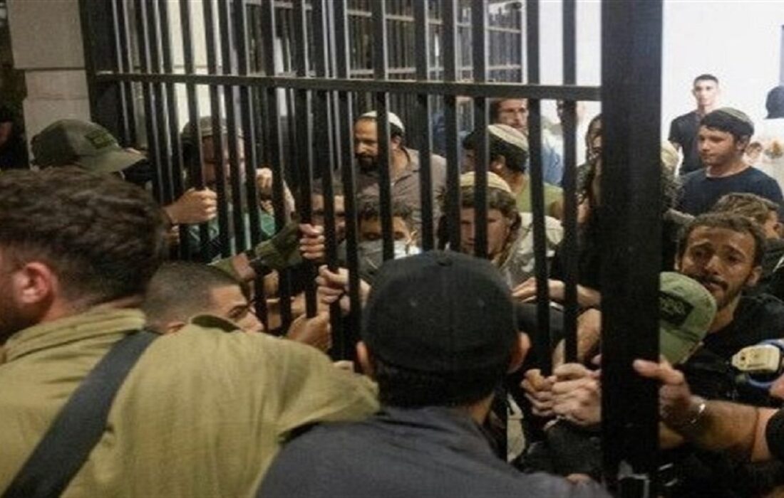 ۱۳۰۰ فلسطینی دربند؛ وضعیت اسفناک اسرای غزه در زندانهای رژیم صهیونیستی