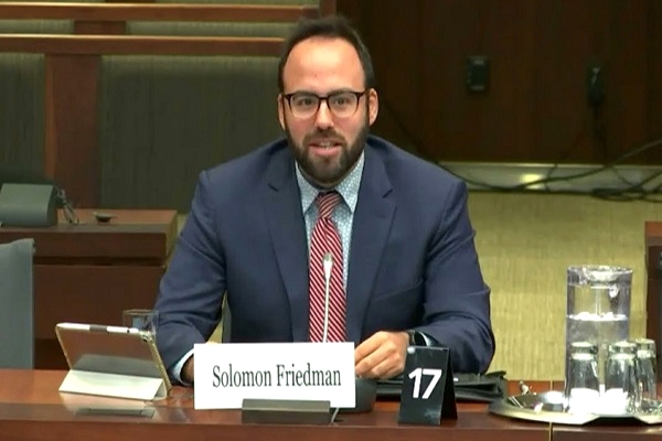 نگاهی به زندگی و کارنامه مالک بزرگترین مجموعه محتوای غیراخلاقی جهان