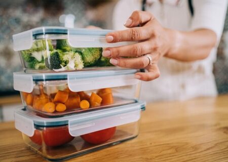 نگهداری این خوراکی‌ها در ظروف پلاستیکی ممنوع!