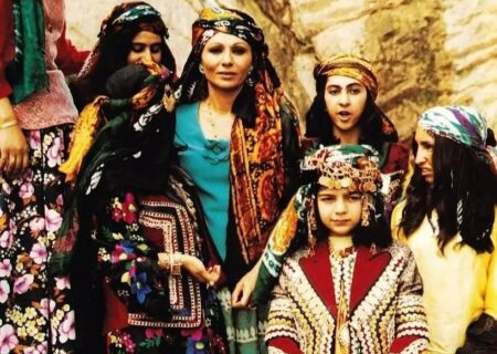 تصاویر دیده نشده از حضور فرح دیبا در جمع زنان لرستانی، سال ۱۳۵۶