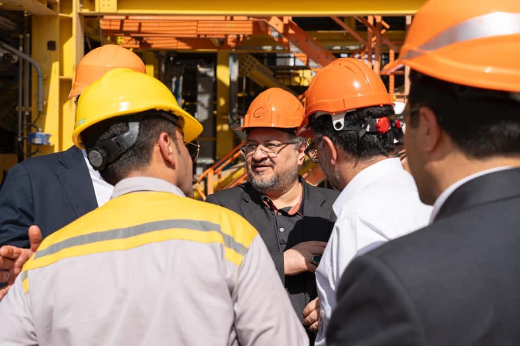 آغاز به کار نصب رآکتور اوره پتروشیمی هنگام با حضور شریعتمداری