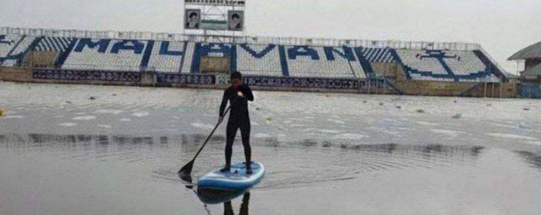 بندانزلی زیر آب؛ ثبت رکورد بارندگی و قایقسواری در خیابانها!