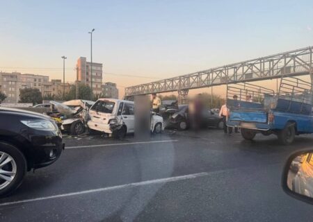تصادف زنجیره‌ای در اتوبان آزادگان منجر به ترافیک سنگین شد + تصاویر