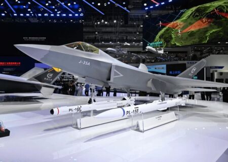 چین از جنگنده‌های J-۳۵ رونمایی کرد