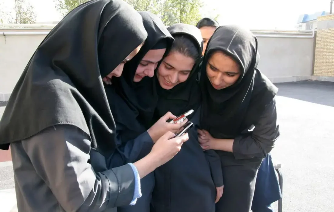 هویت دانش آموزان در عصر شبکههای اجتماعی به بحران کشیده شد