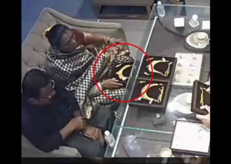 ترفند زن سارق برای ربودن گردنبند از طلافروشی در هند