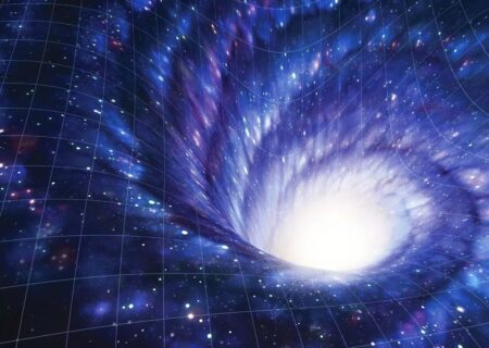 ادعای جدید پژوهشگران: ادغام دو سیاه‌چاله در جهانی دیگر و ارسال پژواک از طریق کرم‌چاله