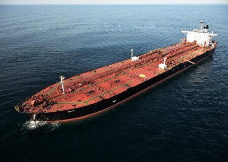 توقیف نفتکش روسی در آب‌های ساحلی فرانسه