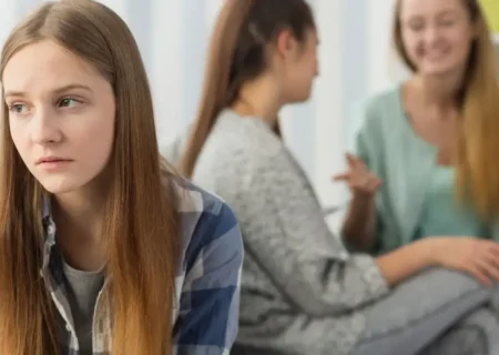 هویت گمشده: بررسی بحران نوجوانی