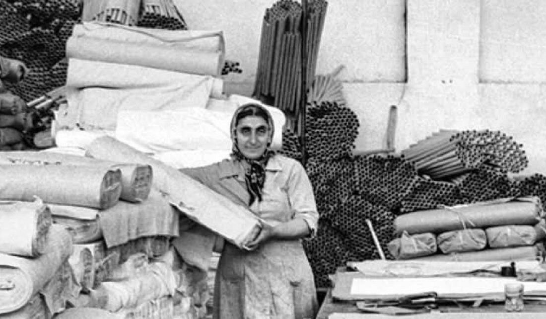 تصویری از تلاش زنان کارگر در کارخانه نساجی قائمشهر، سال 1355